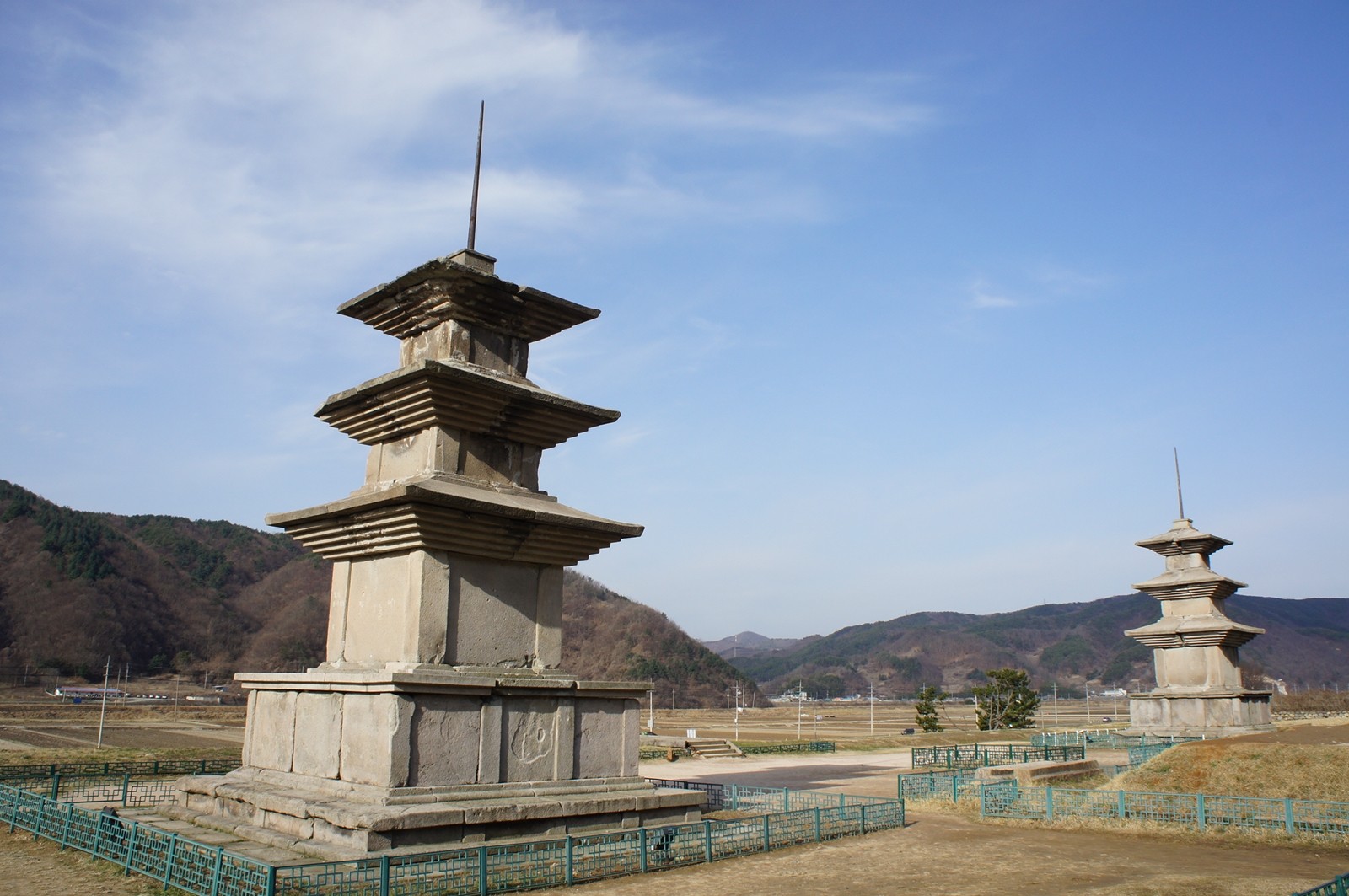 경주 감은사지 동서삼층석탑
