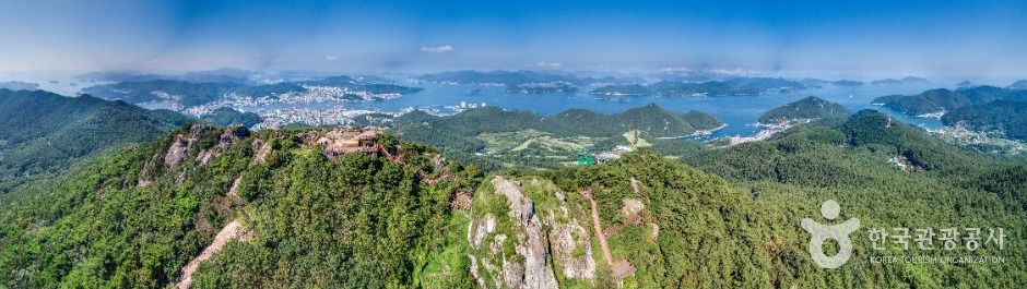 미륵산 정상에서 내려다본 한려수도 전경